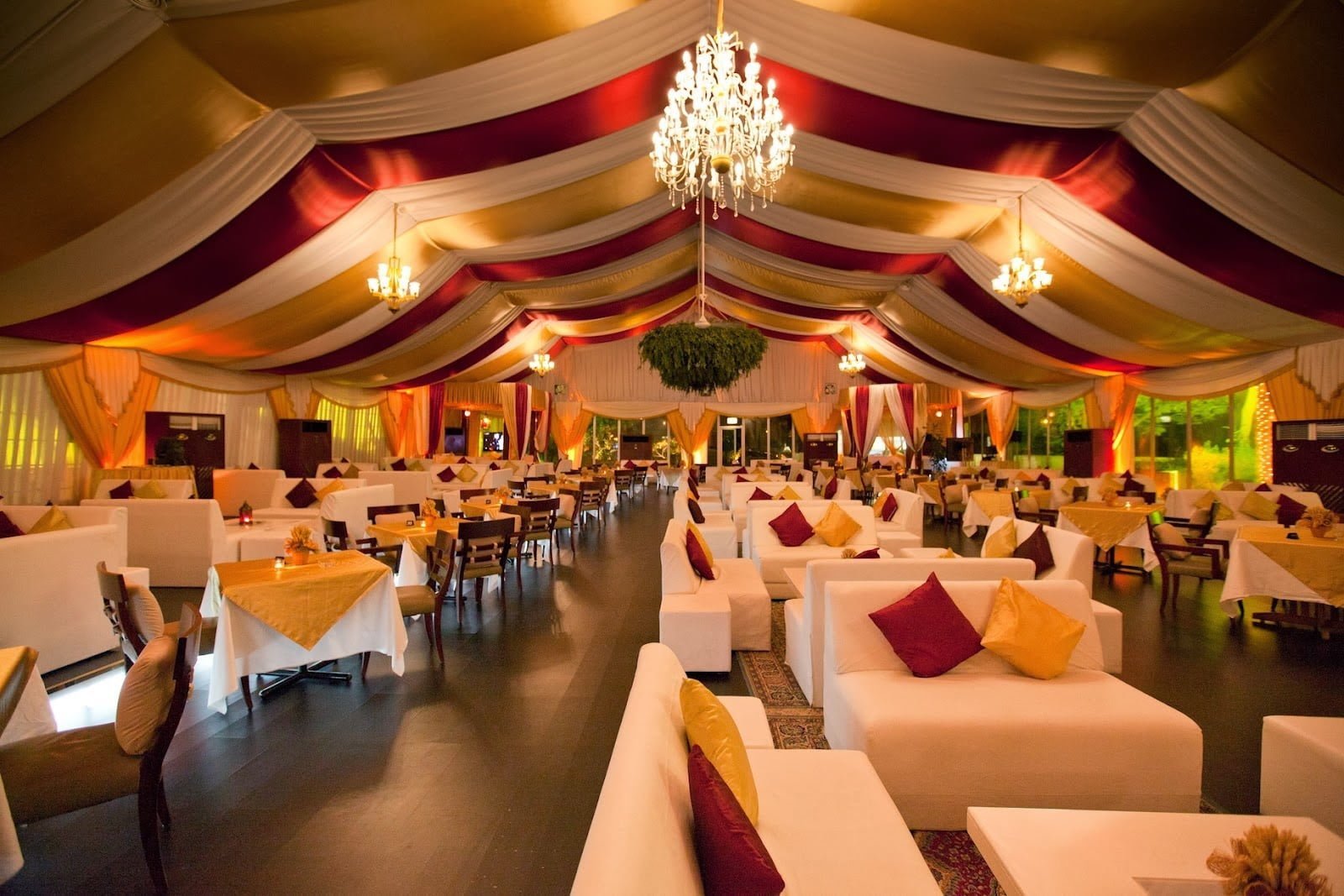Banquet seating décor